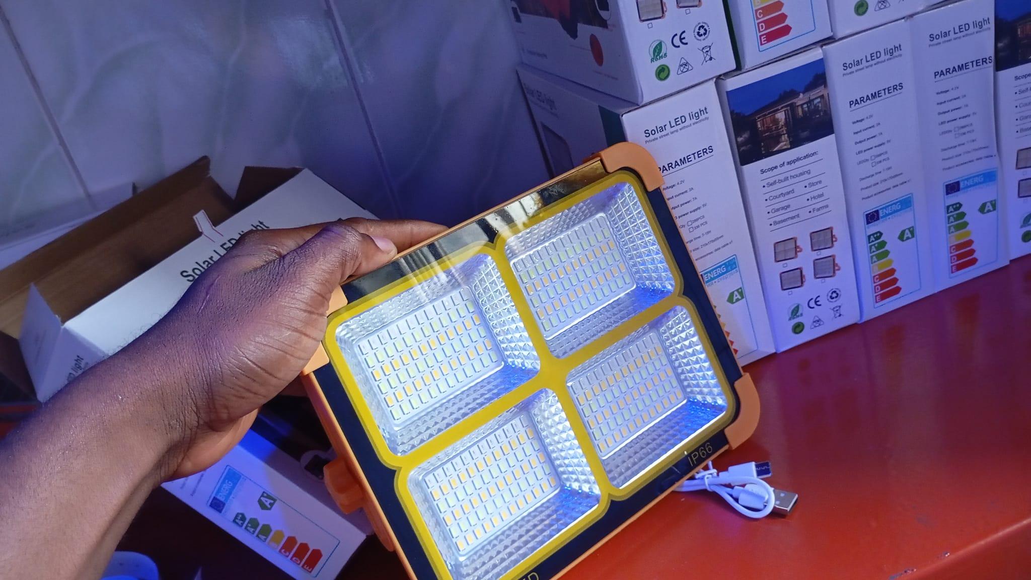 PORTABLE SOLAR FLOODLIGHT Image